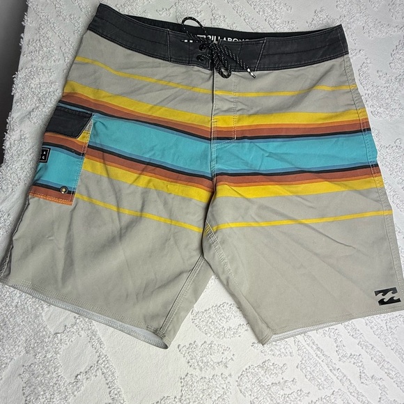Billabong Men's Multicolor Striped Swim Shorts - Picture 1 of 10